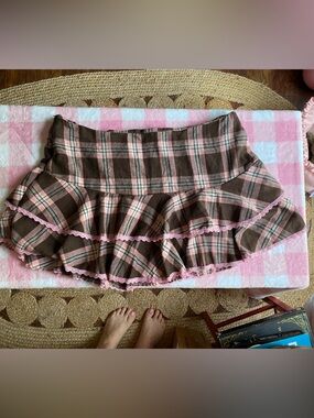 Romwe brown pink ruffle cake plaid skirt